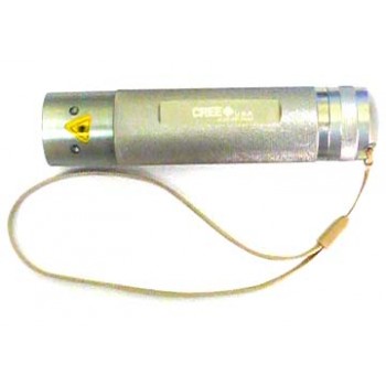 Đèn pin chiếu sáng